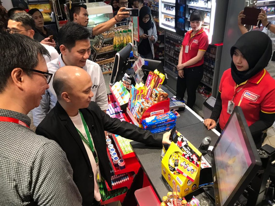 Beli Ponsel Wizphone, Bisa Ngutang di Alfamart