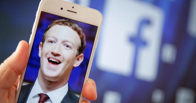 Wanita Ini Klaim Dimata-matai Facebook Lewat Ponsel