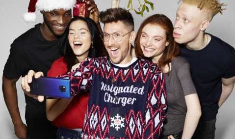 Huawei Luncurkan ‘Jumper Natal’ Pengisi Daya