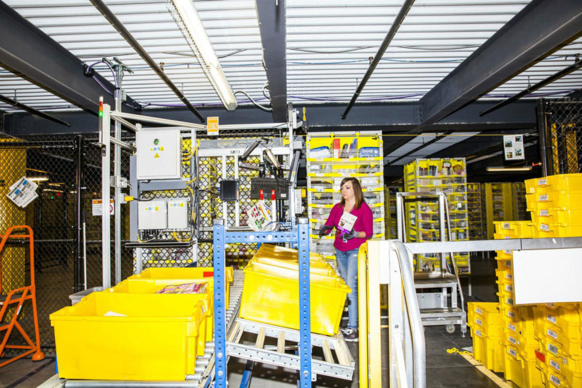 Gara-gara Ulah Robot, Puluhan Karyawan Amazon Keracunan