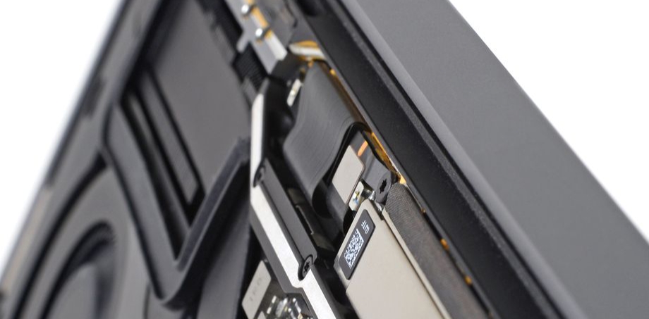 Pengguna Sebut MacBook Pro Punya Masalah “Flexgate”