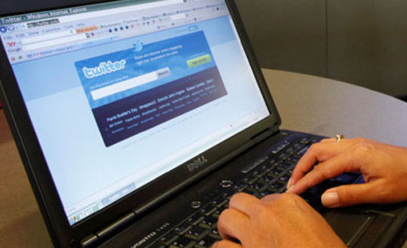 Twitter Versi Web Punya Interface Baru dan Emoji Baru