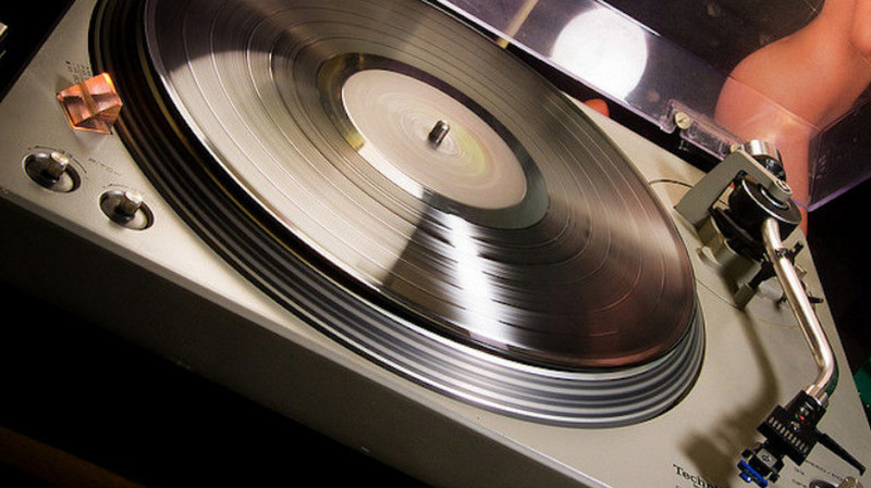 Penjualan CD dan Vinyl Kalahkan Unduhan iTunes
