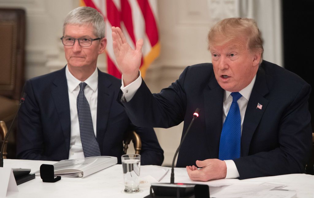 Gara-gara Trump, Akun Twitter Tim Cook Pun Berganti Nama