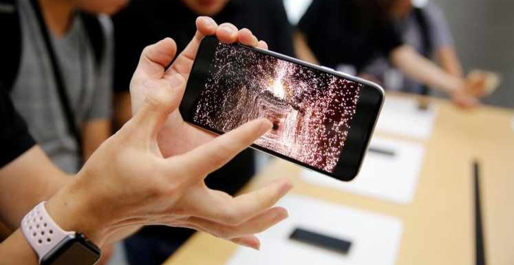 Banyak Konsumen iPhone Beralih ke Ponsel China