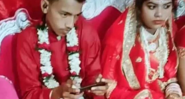 Lagi Resepsi, Pengantin Prianya Malah Asyik Main PUBG