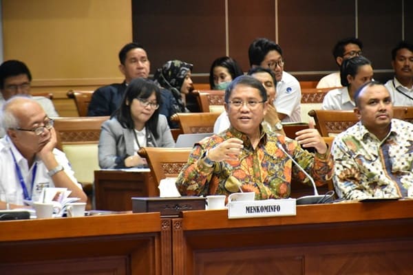 Terkait Blokir Hoaks, Menkominfo: Facebook Sulit Diajak Kerjasama