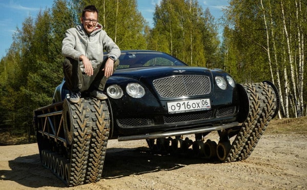 Edan! Pria Ini Modifikasi Bentley Jadi Ultratank