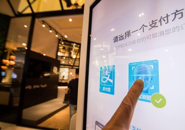 Pembayaran Alipay Ubah Wajah jadi Cantik dan Ganteng