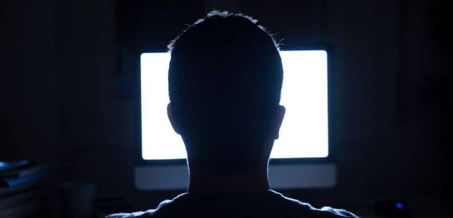 Ssst, Facebook & Google Tahu Kamu Doyan Nonton Film Dewasa