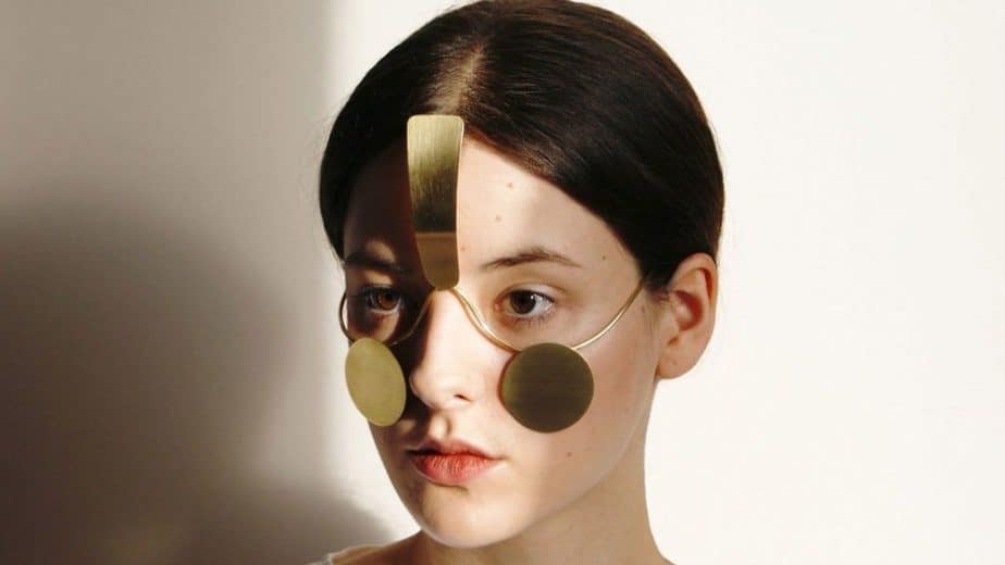 Aksesoris Aneh Ini Bisa Kecoh Sistem Pengenal Wajah