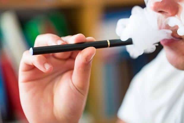 Peneliti Ungkap Cairan Vape Bisa Merusak Paru-paru
