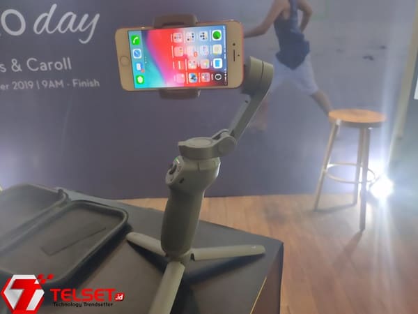 DJI Rilis Osmo Mobile 3, Gimbal yang Bisa Dilipat
