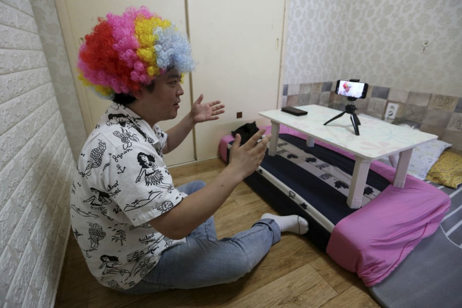 Pengungsi Korut Pakai YouTube untuk Melepas Rindu