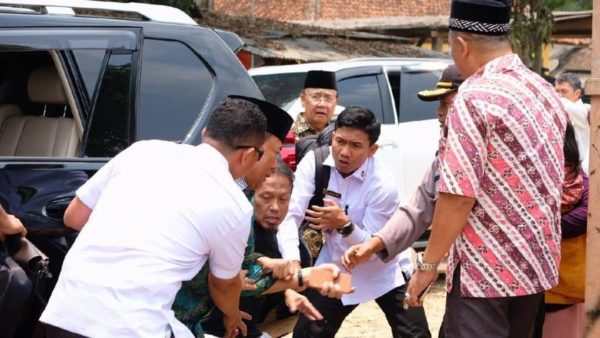 Heboh Penusukan Wiranto, Netizen Ramai-ramai Kirim Doa