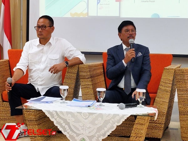 Menkominfo Berencana Gunakan SMS untuk Lawan Hoaks Corona