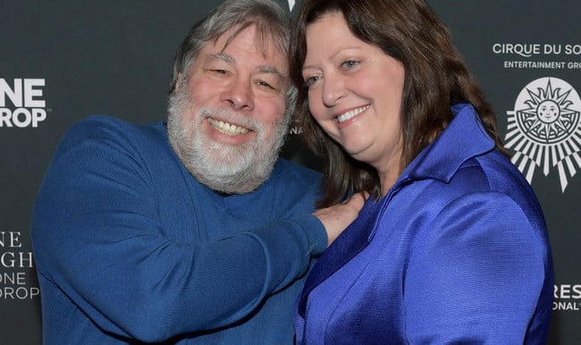 Pendiri Apple corona