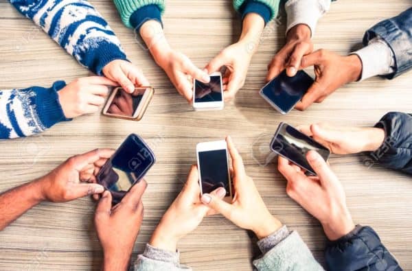 Pengguna Smartphone Pinky Syndrome