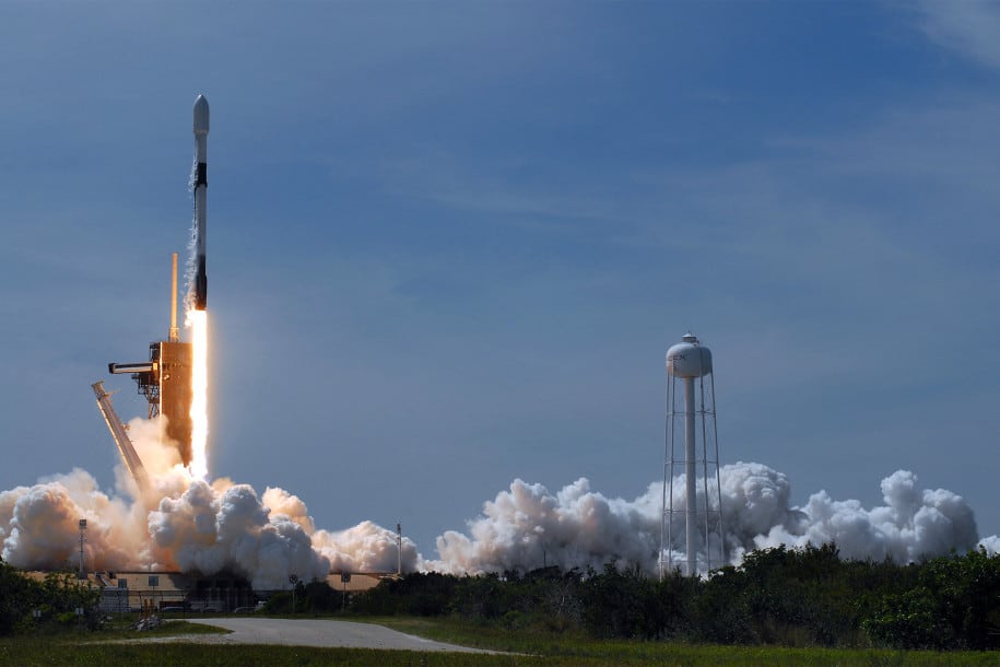 Hari Ini Roket SpaceX Meluncur Bawa Dua Astronot NASA
