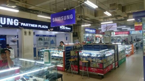 Pedagang Ponsel BM Batam Aturan IMEI