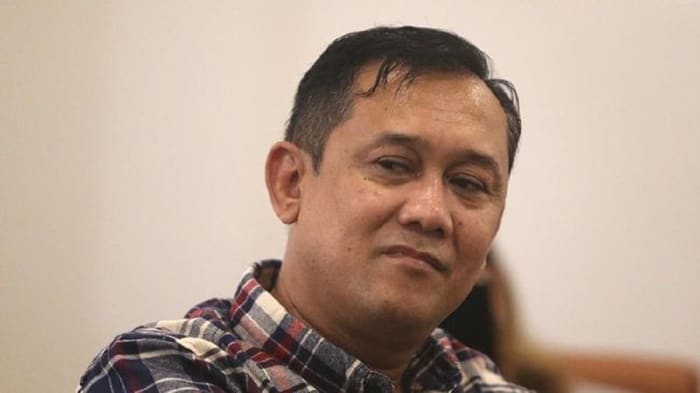 Denny Gugat Telkomsel dan Kominfo