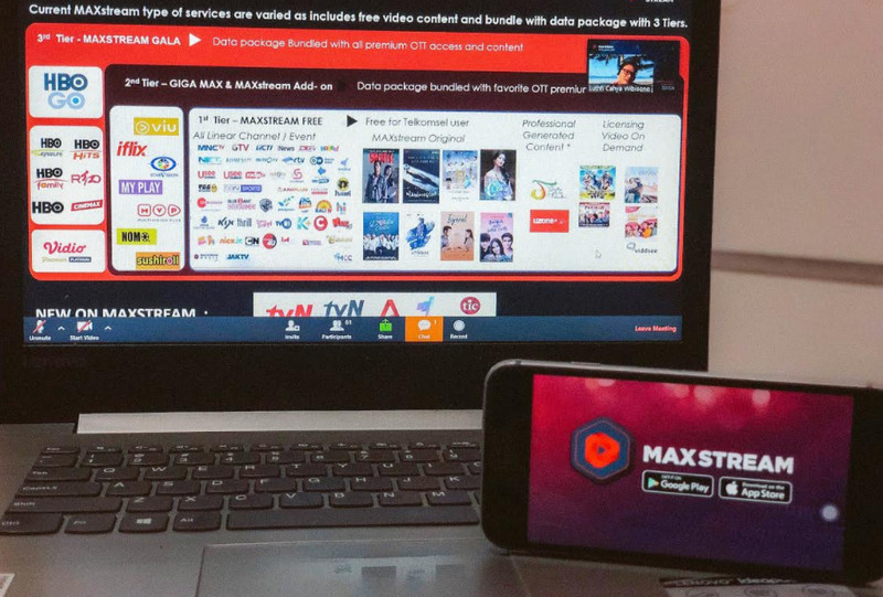 MAXstream Telkomsel Wisuda Online