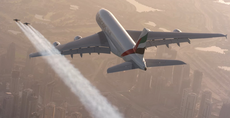 Manusia terbang jetpack