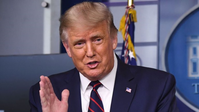 Foto Donald Trump Pencitraan