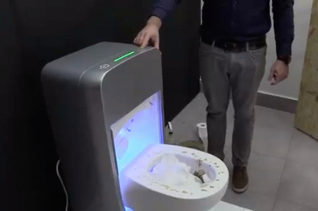 Toilet pintar otomatis