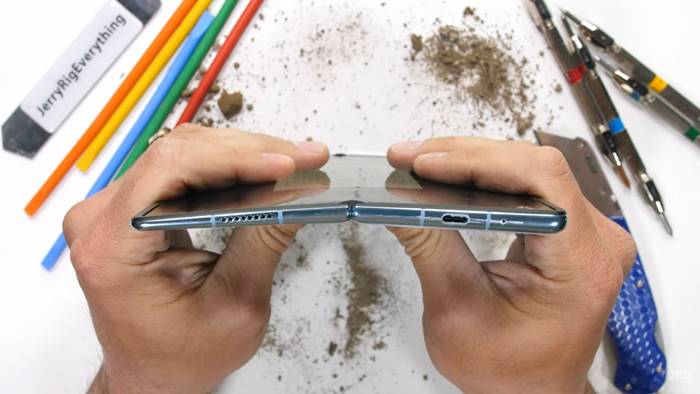 Huawei Mate X2 JerryRigEverything