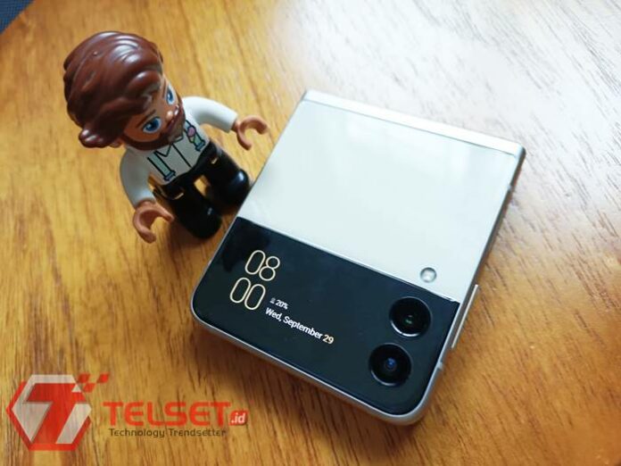 review galaxy z flip3 layar lipat kamera