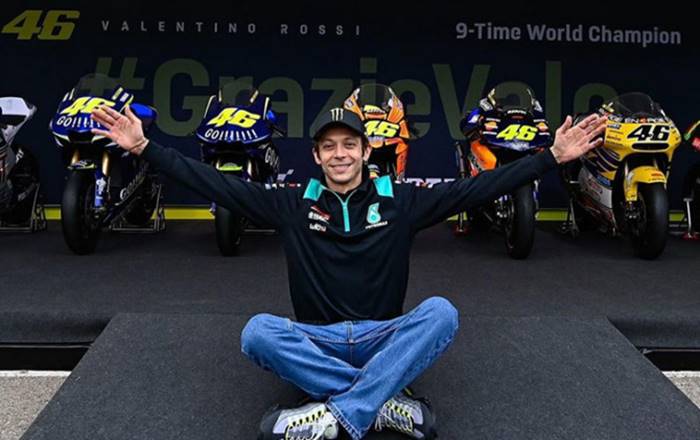 Legenda MotoGP Valentino Rossi The Doctpr pensiun gelar