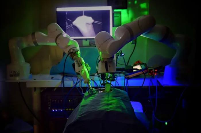 Robot operasi bedah STAR Robot Smart Tissue Autonomous
