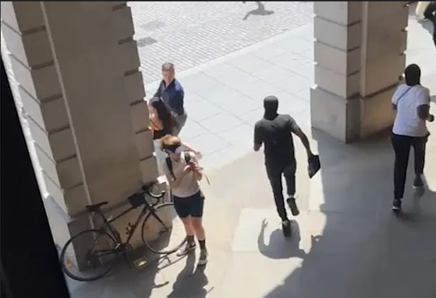 perampokan Apple Store