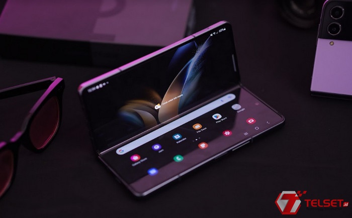 Review Samsung Galaxy Z Fold4 5G Flex Mode multitasking