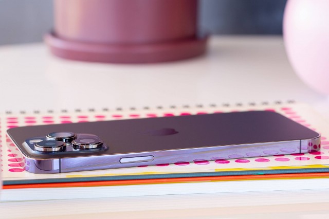 Tombol Volume iPhone 15 Pro