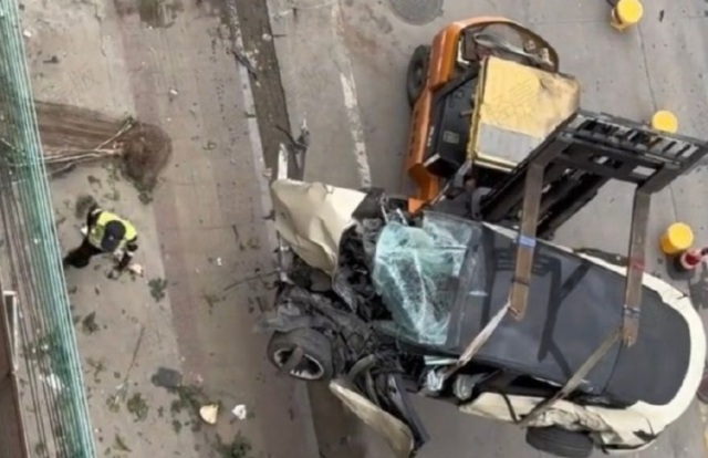 Mobil Tesla Listrik Hilang Kendali