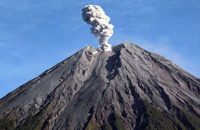 Gunung Semeru Erupsi Jaringan XL Axiata