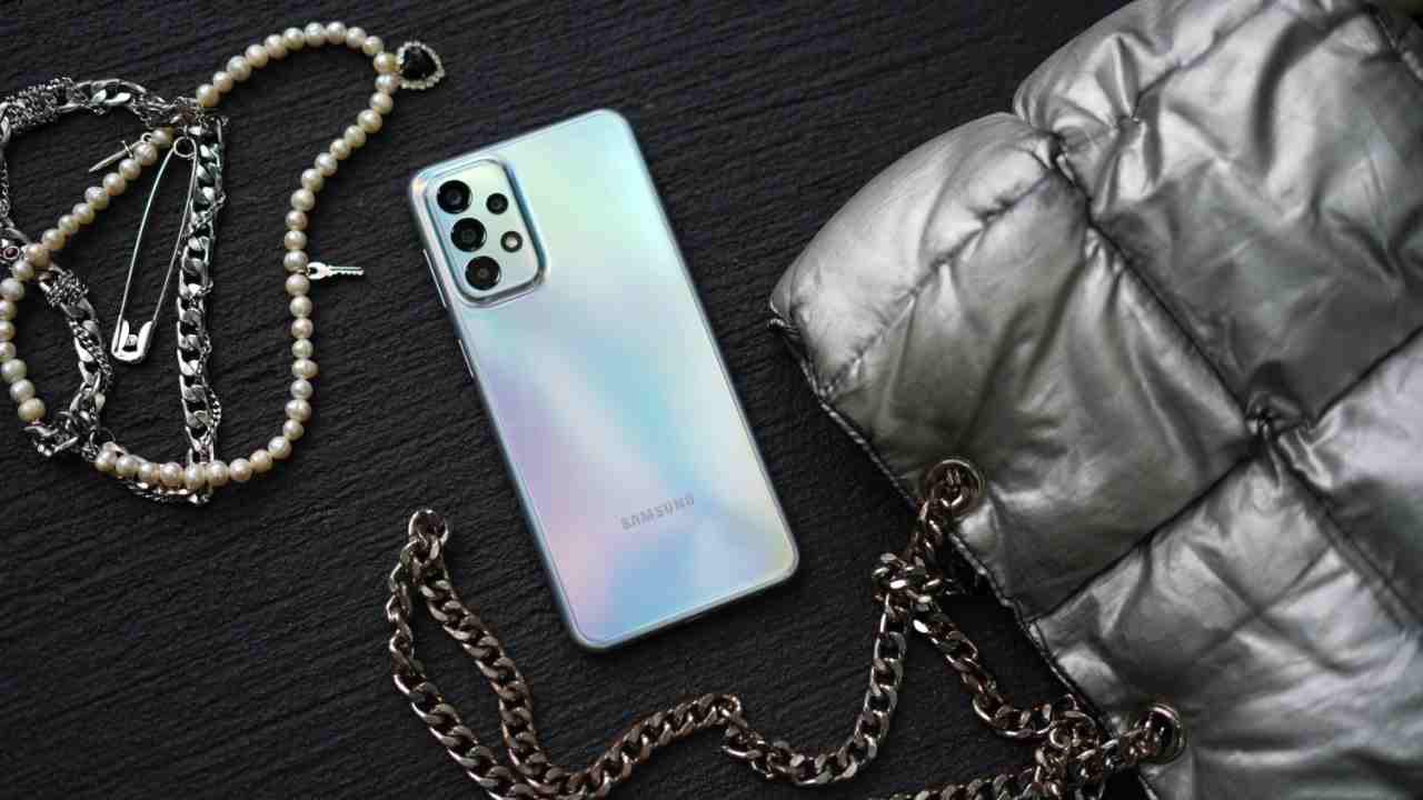 Varian Warna Silver Galaxy A23 5G