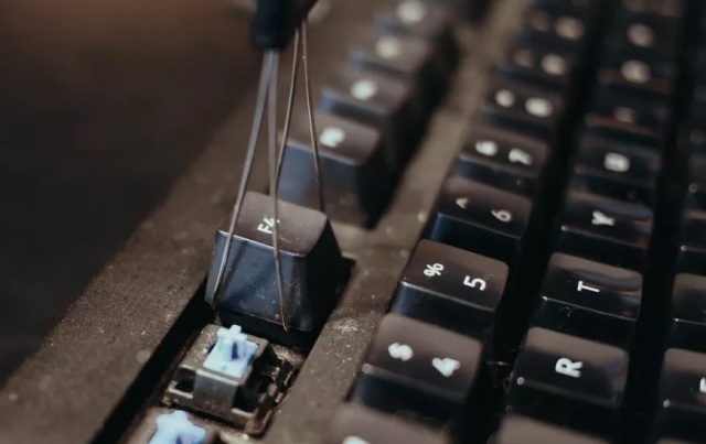 Cara Membersihkan Keyboard Komputer