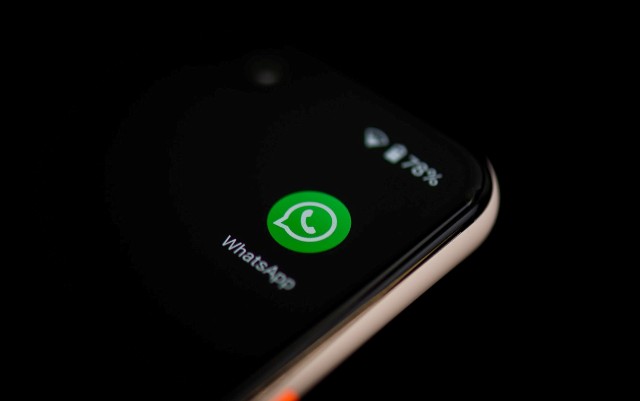 Fitur Reaksi Pesan WhatsApp