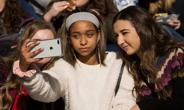 Gen Z iPhone Android