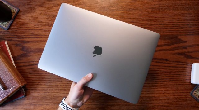 MacBook Air 15 Inci