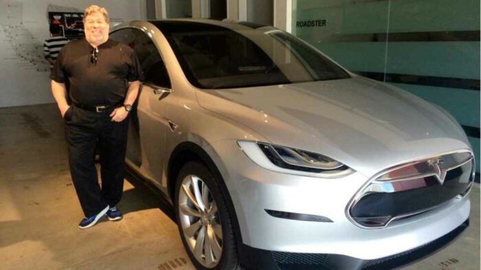 Mobil Otonom Tesla Berbahaya