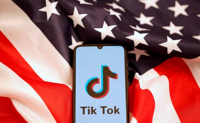 Orang Amerika Pakai TikTok