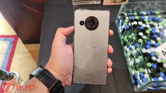 Spesifikasi Sharp Aquos R8s