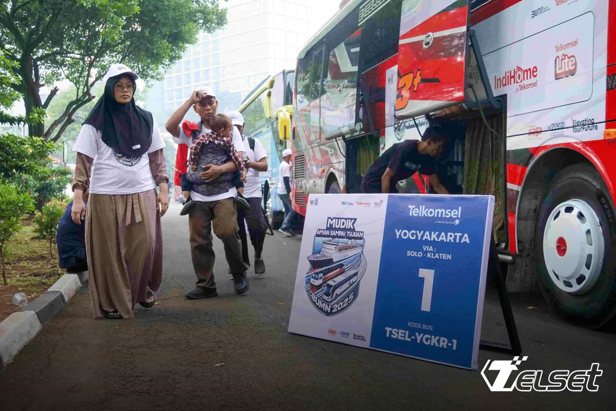 Pemudik pekerja informal berangkat mudik gratis dengan program Mudik Hepi Telkomsel Poin 2025