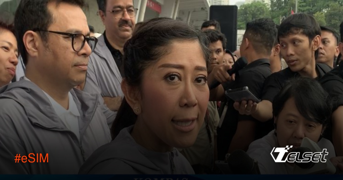 Ilustrasi perbandingan e-SIM digital dengan kartu SIM fisik tradisional