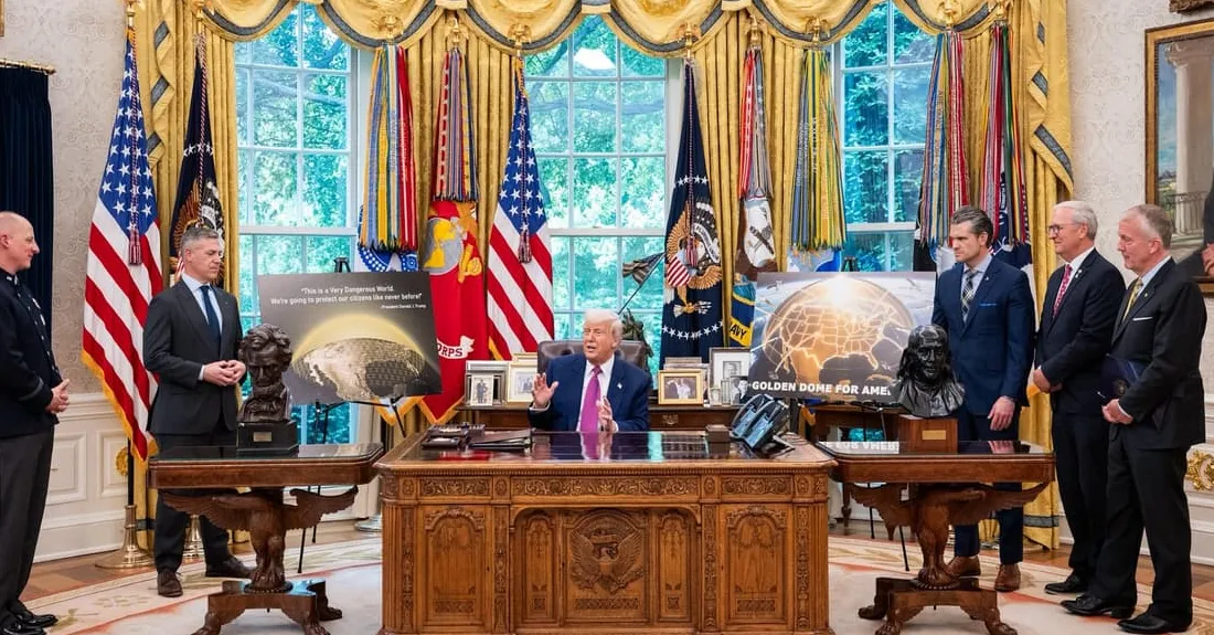 Donald Trump mengumumkan proyek Golden Dome di Oval Office