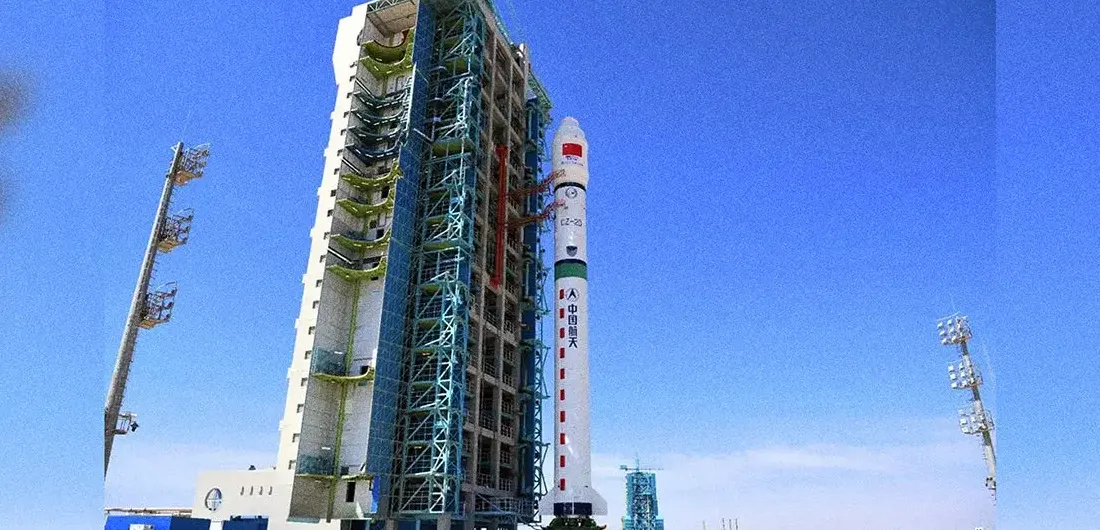 Ilustrasi satelit jaringan superkomputer AI China di luar angkasa